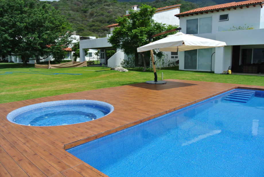 Residential Decks in Mexico using Fundermax's Max Compact Exterior panels.